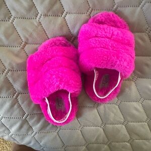 UGG Kids Fuzzy Slide Slippers in Bright Pink